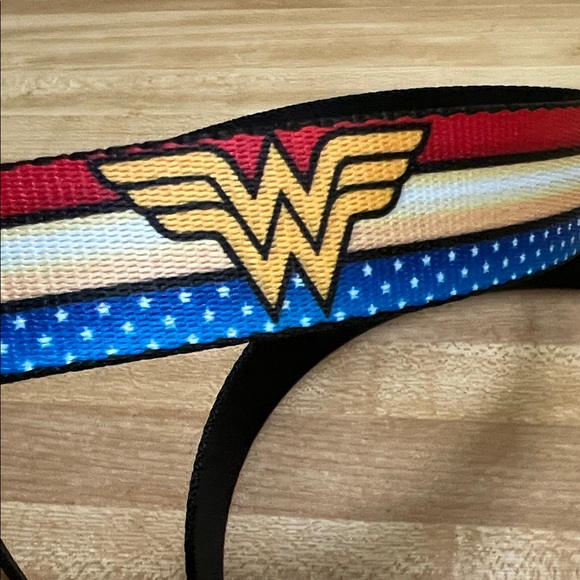( 0362) Wonder Woman Themed Belt - Red, Blue, and Silver - Picture 3 of 6